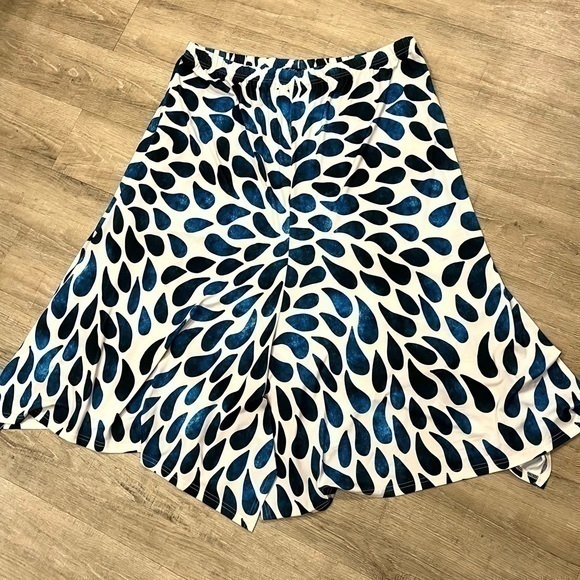 Lily by Firmiana 4X Blue Patterned Skirt Like New - Picture 1 of 10